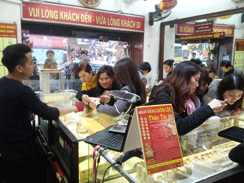 Gold shops await God of Wealth Day windfall