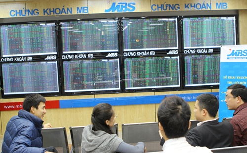 VN stocks end mixed