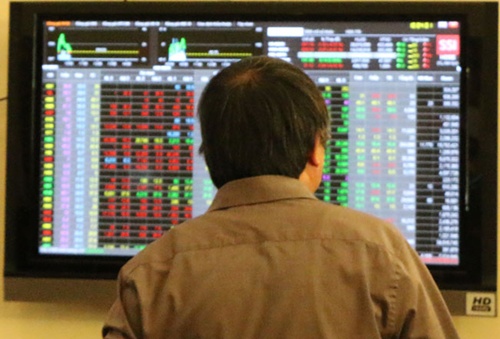 VN stocks up, led by brokerages