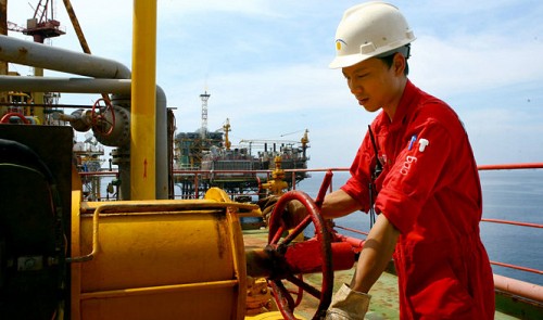 Slumping prices put Vietnam oil firms in hot water