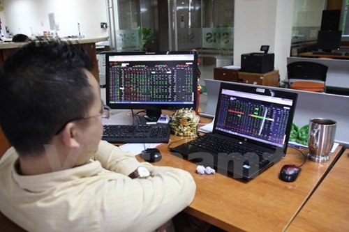 Stocks mixed; property, agriculture firms boost VN Index