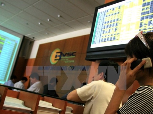 VN stocks mixed again, banks draw foreign investment