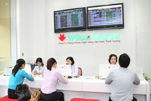Property and insurance stocks lift VN Index