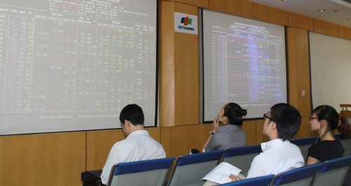 VN stocks post mixed results