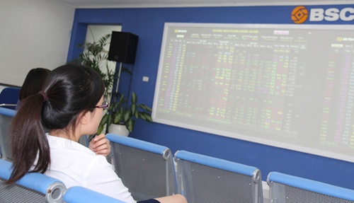 VN Index ends four-day decline