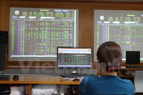 Blue chips send markets down in early session