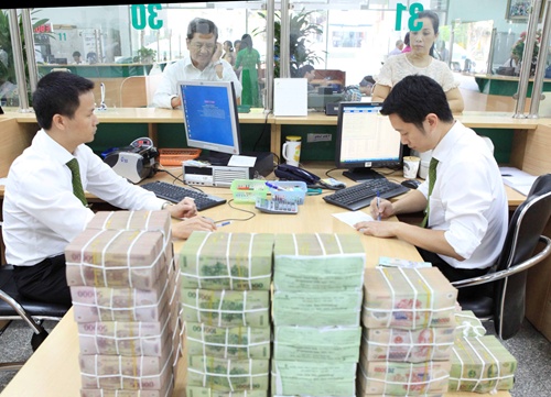 VN stocks end mixed; banks down