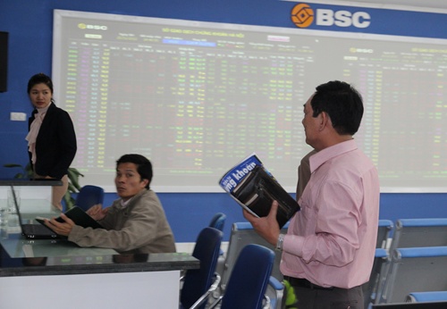 VN stocks rebound from six-day fall