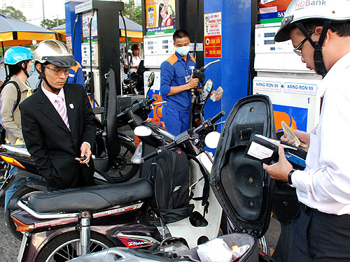 Petrol price surges by VND702 per litre