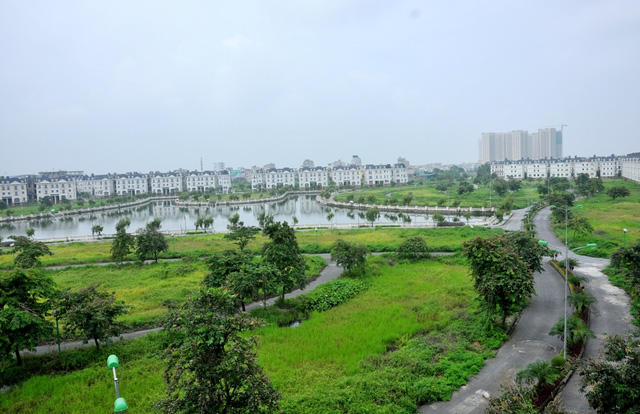 Real estate developments abandoned in Hanoi