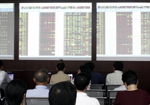 VN shares fall as blue chips lose steam
