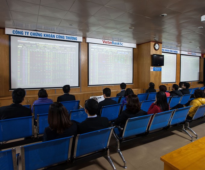 Masan, banks lift local stocks