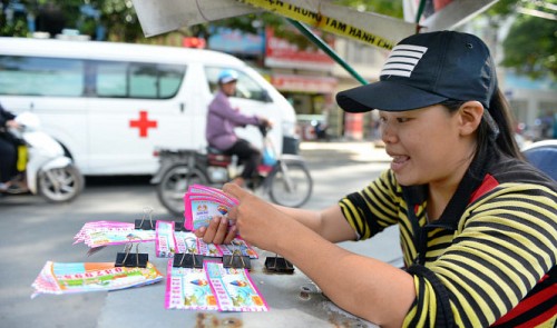 Vietnam ministry defends computerized lottery against traditional rival