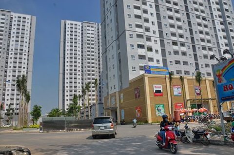 Experts bet on mid-, low-end property sector