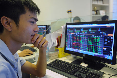 Stocks quiet, market trading weak before NYE