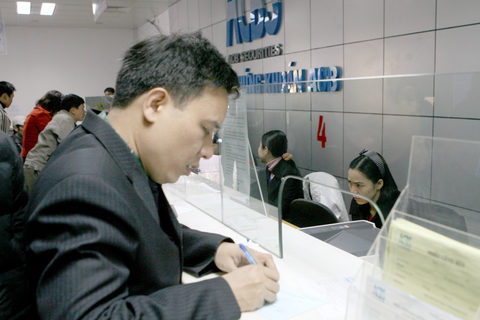 VN shares decline for a second day