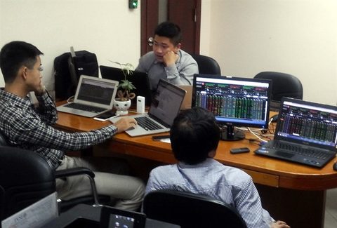 Energy stocks keep VN markets up