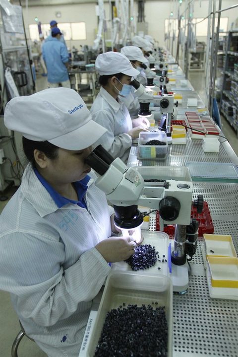 Vietnamese economy on a 'slow slippery slope'