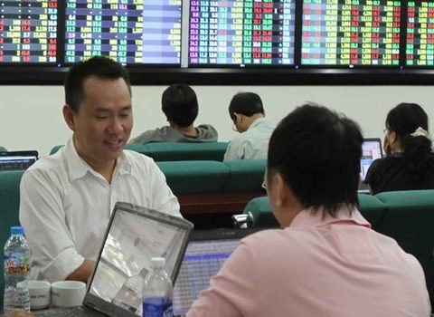 Shares rebound as bargains sought