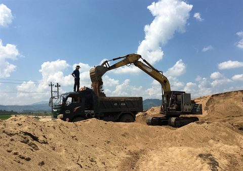 Price of VN sand rises due to limited supply