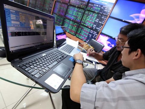 Shares up on few blue chip gains