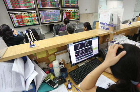 Shares gain on VN-US business deals