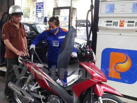 Local petrol prices slump by VND400 per litre