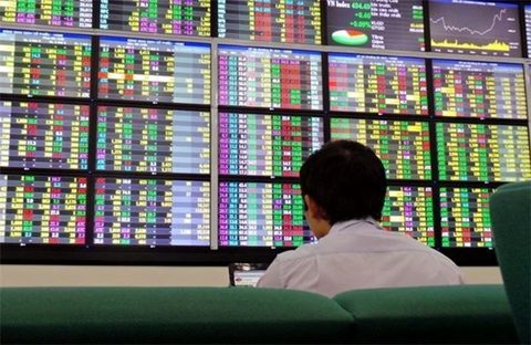 32 auctions in two stock exchanges in H1