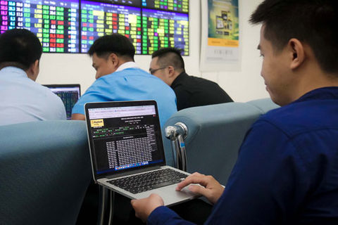 VN Index recovers amid concerns about market direction