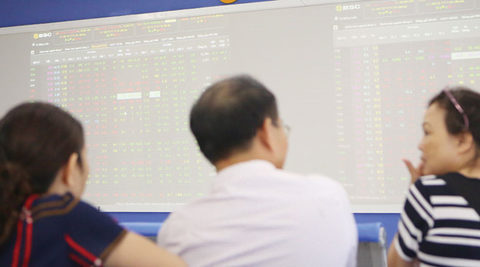 Banks lift VN Index close to 780 points