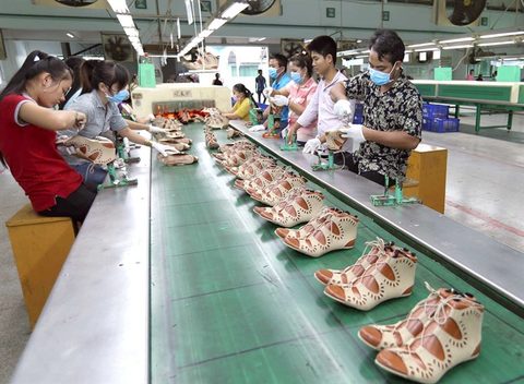 Vietnam posts $2.2 bln trade surplus in October