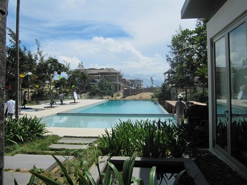 Beach villa resort opens sale in Da Nang