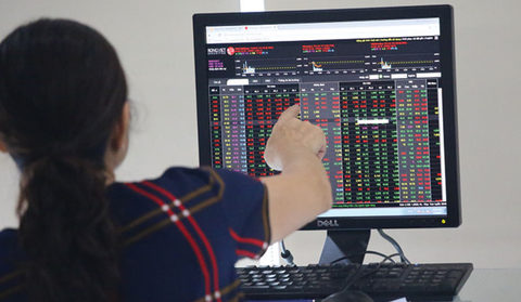 Shares show mixed performance in two markets