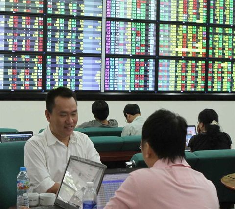 Sabeco lifts VN-Index over 945 points