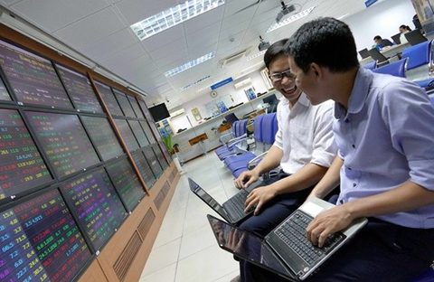 VN Index bounces back, lifted by large-caps