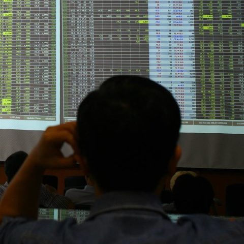 Stocks plummet on investor caution