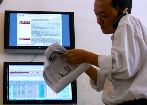 Banks push VN-Index to new 10-year high