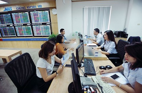 VN stocks struggle to advance