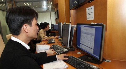 VN stocks soar on positive outlook