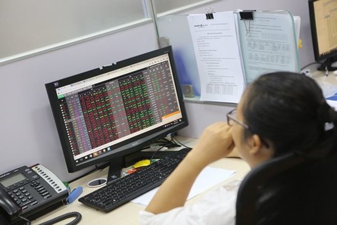 Shares recover on two main stock exchanges