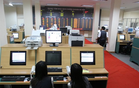 Massive selloff hits VN stocks