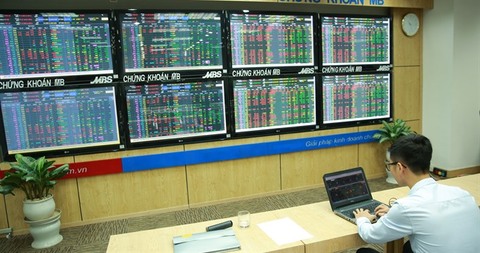 VN stocks positive on ETF reviews