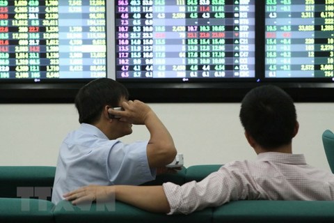 VN stocks dive on trade war fears