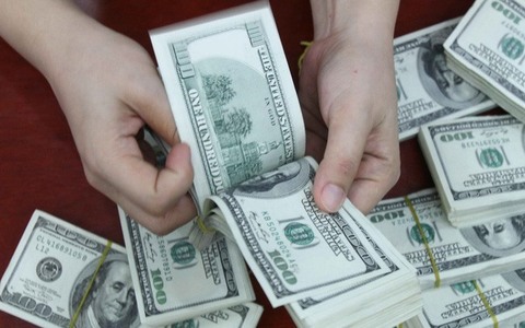 Central bank lowers dollar rate to keep exchange rate steady