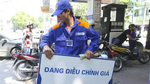 Petrol prices stable, oil prices decrease slightly