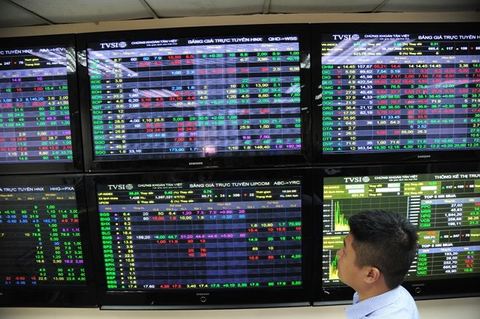 VN Index dragged down by blue chips