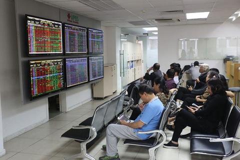 VN stocks increase amid large-cap underperformance