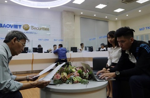 VN stocks fall for second session