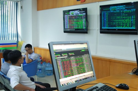 VN stocks fall for a second day on economic growth worries