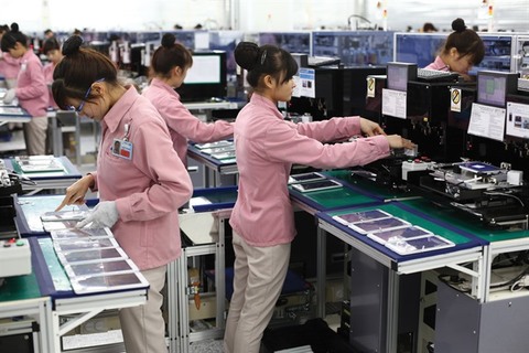 Samsung commits to continue expanding operations in Vietnam